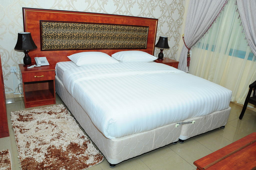 Sky Ways Hotel Dubai Room photo